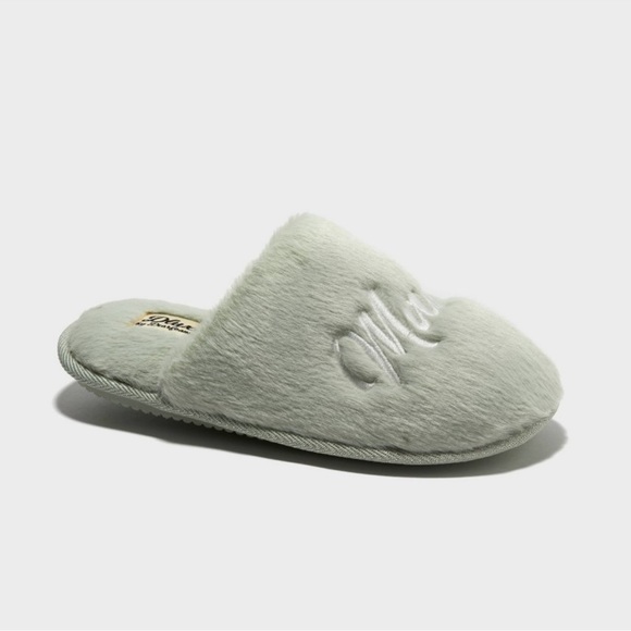 Brand New Women’s Slippers - Picture 2 of 3